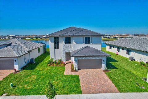 House in Ave Maria, Florida 4 bedrooms, 314.94 sq.m. № 2017172