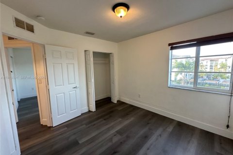 Adosado en venta en Miramar, Florida, 3 dormitorios, 137.59 m2 № 2040529 - foto 25