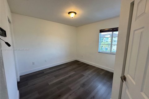 Adosado en venta en Miramar, Florida, 3 dormitorios, 137.59 m2 № 2040529 - foto 21