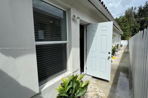 Studio in Miami, Florida № 2068869