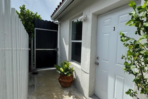 House in Miami, Florida 135.27 sq.m. № 2068869 - photo 2