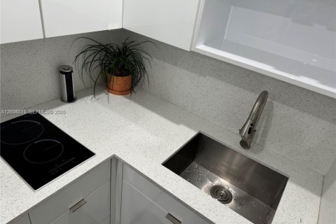 House in Miami, Florida 135.27 sq.m. № 2068869 - photo 4