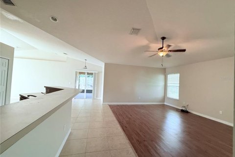 House in Palm Bay, Florida 3 bedrooms, 169.08 sq.m. № 1801585 - photo 9