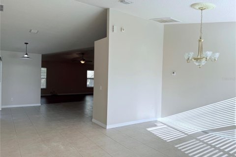House in Palm Bay, Florida 3 bedrooms, 169.08 sq.m. № 1801585 - photo 4