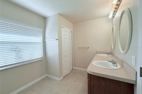 House in Palm Bay, Florida 3 bedrooms, 169.08 sq.m. № 1801585 - photo 21