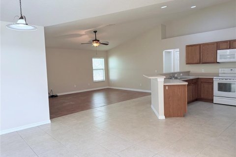 House in Palm Bay, Florida 3 bedrooms, 169.08 sq.m. № 1801585 - photo 12