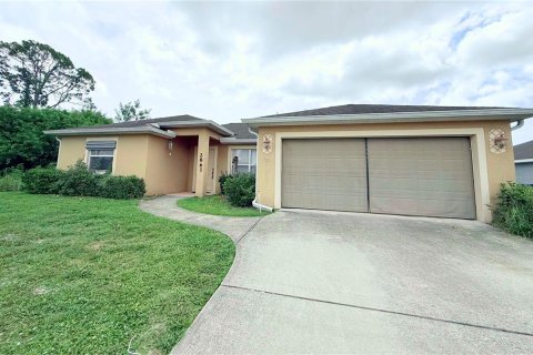 House in Palm Bay, Florida 3 bedrooms, 169.08 sq.m. № 1801585 - photo 1