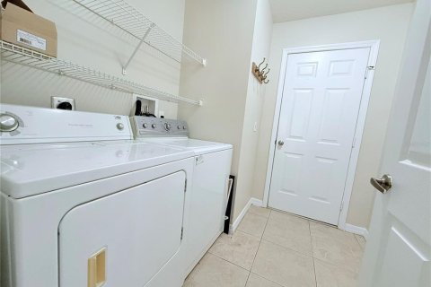 House in Palm Bay, Florida 3 bedrooms, 169.08 sq.m. № 1801585 - photo 29