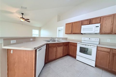 House in Palm Bay, Florida 3 bedrooms, 169.08 sq.m. № 1801585 - photo 11