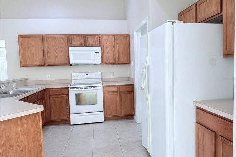House in Palm Bay, Florida 3 bedrooms, 169.08 sq.m. № 1801585 - photo 13