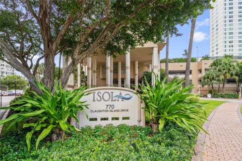 Condo in Miami, Florida, 1 bedroom  № 1951116 - photo 19