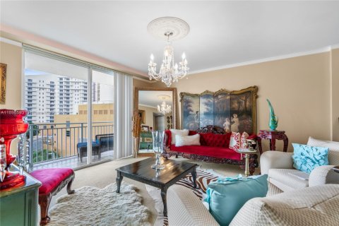 Condo in Miami, Florida, 1 bedroom  № 1951116 - photo 3