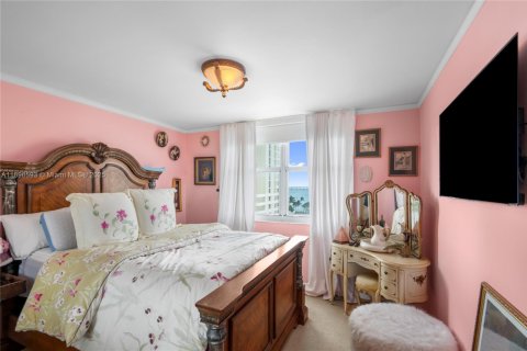 Condo in Miami, Florida, 1 bedroom  № 1951116 - photo 5
