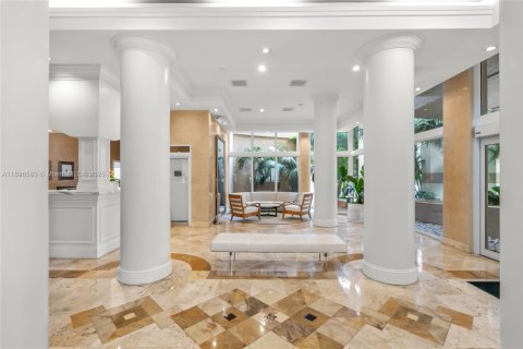 Condo in Miami, Florida, 1 bedroom  № 1951116 - photo 13