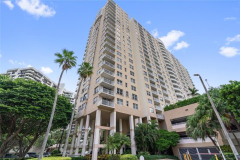 Condo in Miami, Florida, 1 bedroom  № 1951116 - photo 16