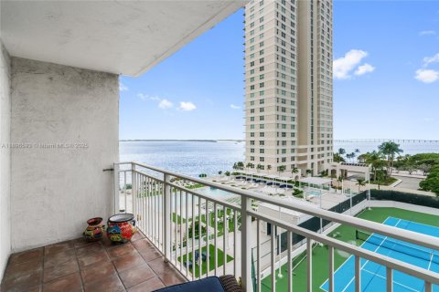 Condo in Miami, Florida, 1 bedroom  № 1951116 - photo 7