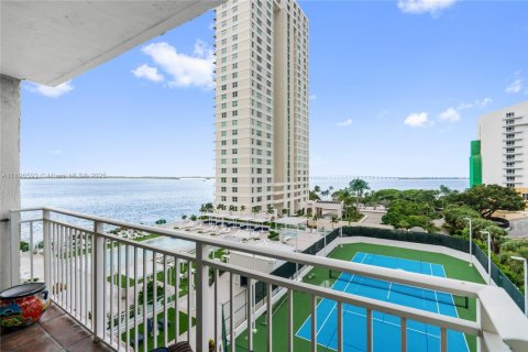 Condo in Miami, Florida, 1 bedroom  № 1951116 - photo 8