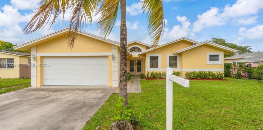 Дом в Вест-Парк, Флорида 4 спальни, 269.88м2 № 1991545