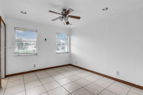 Купить виллу или дом в Вест-Парк, Флорида 4 спальни, 269.88м2, № 1991545 - фото 21