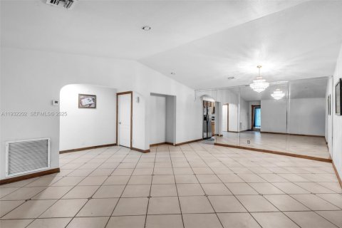 Купить виллу или дом в Вест-Парк, Флорида 4 спальни, 269.88м2, № 1991545 - фото 4