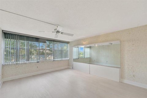 Copropriété à vendre à Pembroke Pines, Floride: 2 chambres, 108.7 m2 № 2084205 - photo 10
