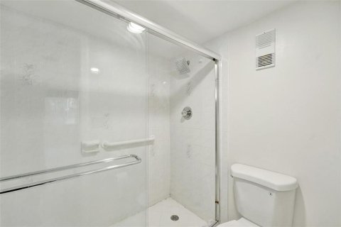 Copropriété à vendre à Pembroke Pines, Floride: 2 chambres, 108.7 m2 № 2084205 - photo 17