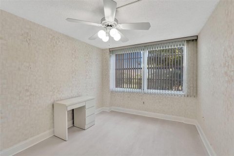 Copropriété à vendre à Pembroke Pines, Floride: 2 chambres, 108.7 m2 № 2084205 - photo 19