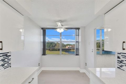 Copropriété à vendre à Pembroke Pines, Floride: 2 chambres, 108.7 m2 № 2084205 - photo 4