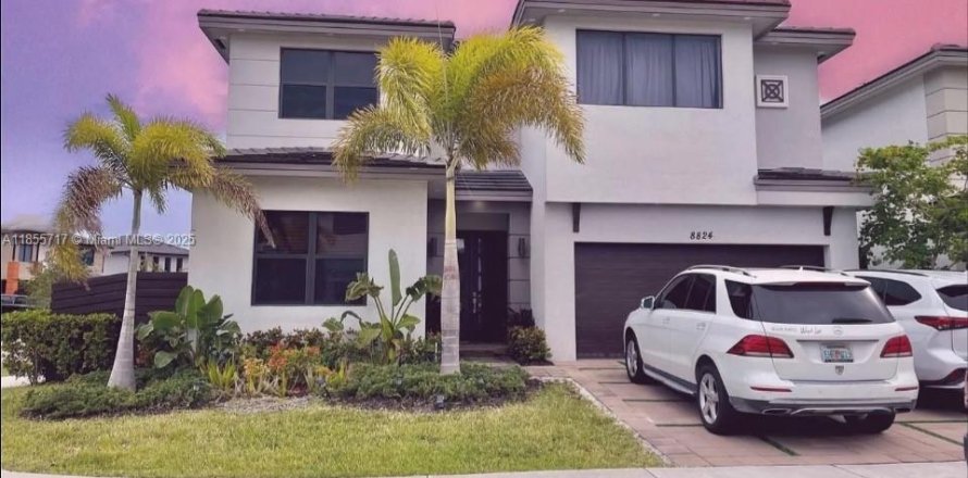 House in Miami Lakes, Florida 5 bedrooms, 283.35 sq.m. № 1877939