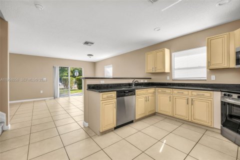 Villa ou maison à vendre à Deerfield Beach, Floride: 3 chambres, 138.05 m2 № 2020437 - photo 3