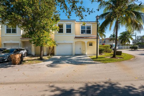 Villa ou maison à vendre à Deerfield Beach, Floride: 3 chambres, 138.05 m2 № 2020437 - photo 2