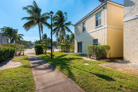 Villa ou maison à vendre à Deerfield Beach, Floride: 3 chambres, 138.05 m2 № 2020437 - photo 23