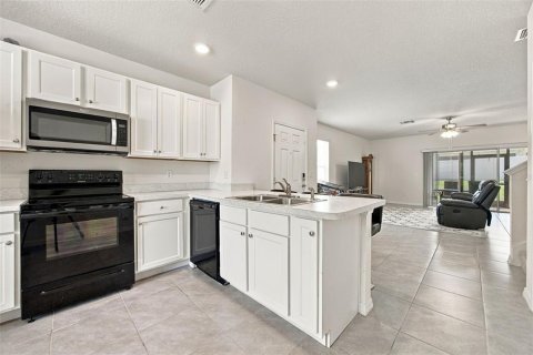 Touwnhouse à vendre à Kissimmee, Floride: 3 chambres, 155.52 m2 № 2411630 - photo 8
