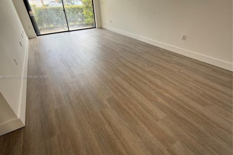 Copropriété à louer à Pinecrest, Floride: 2 chambres, 80.36 m2 № 2048737 - photo 3