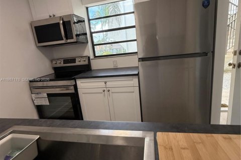 Copropriété à louer à Pinecrest, Floride: 2 chambres, 80.36 m2 № 2048737 - photo 5