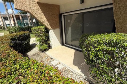 Copropriété à louer à Pinecrest, Floride: 2 chambres, 80.36 m2 № 2048737 - photo 15