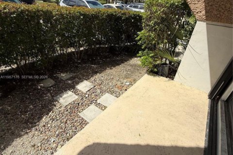 Copropriété à louer à Pinecrest, Floride: 2 chambres, 80.36 m2 № 2048737 - photo 16