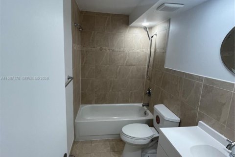 Copropriété à louer à Pinecrest, Floride: 2 chambres, 80.36 m2 № 2048737 - photo 11