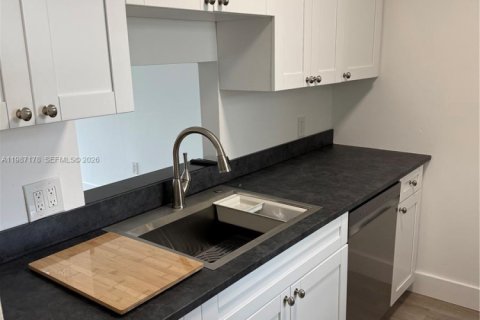 Copropriété à louer à Pinecrest, Floride: 2 chambres, 80.36 m2 № 2048737 - photo 7