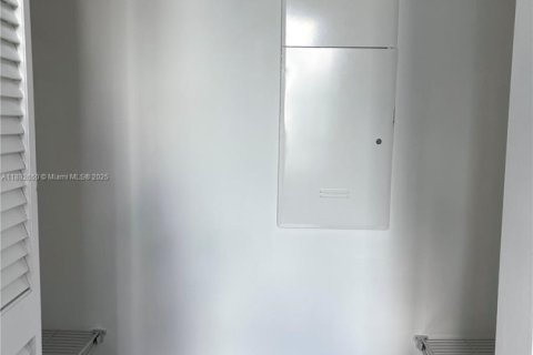 Copropriété à louer à Miami, Floride: 1 chambre, 59.36 m2 № 1946395 - photo 12
