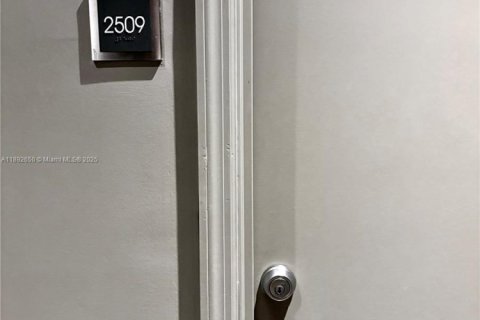 Copropriété à louer à Miami, Floride: 1 chambre, 59.36 m2 № 1946395 - photo 3