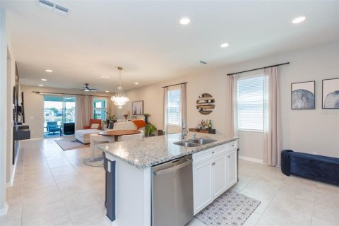 House in Wimauma, Florida 3 bedrooms, 194.63 sq.m. № 1649579 - photo 15