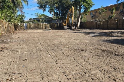 Коммерческая недвижимость в Майами, Флорида № 2045052