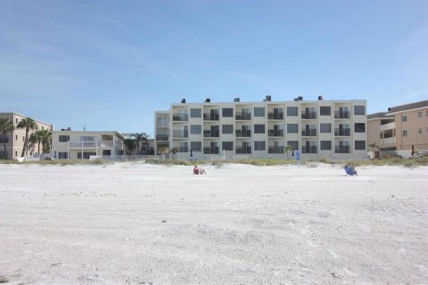 Condominio en venta en Belleair Beach, Florida, 1 dormitorio, 39.02 m2 № 2103070 - foto 24