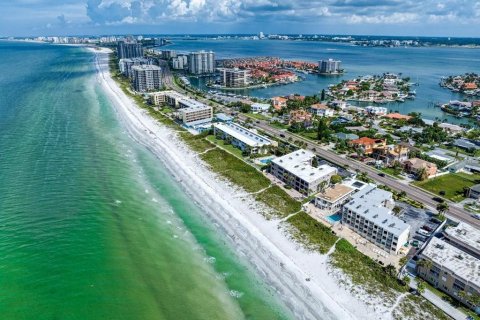 Condominio en venta en Belleair Beach, Florida, 1 dormitorio, 39.02 m2 № 2103070 - foto 27
