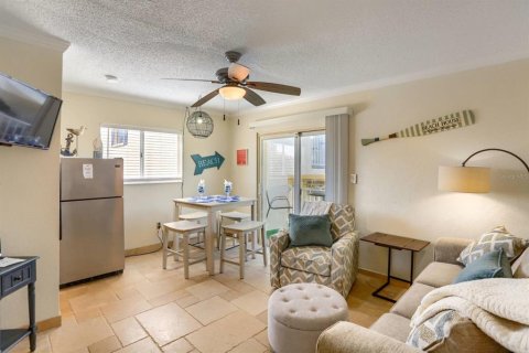 Condominio en venta en Belleair Beach, Florida, 1 dormitorio, 39.02 m2 № 2103070 - foto 7