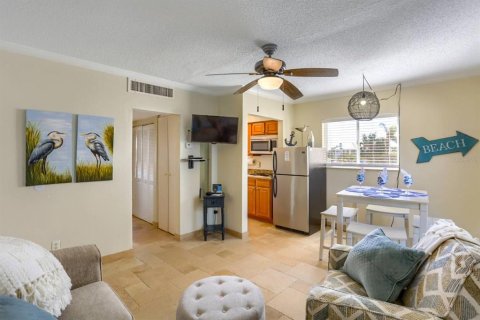 Condominio en venta en Belleair Beach, Florida, 1 dormitorio, 39.02 m2 № 2103070 - foto 8