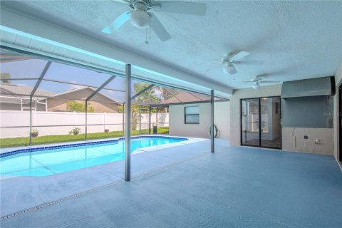 House in Palm Harbor, Florida 4 bedrooms, 208.75 sq.m. № 1783516 - photo 18