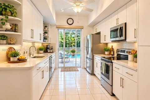 Villa ou maison à vendre à Palmetto Bay, Floride: 3 chambres, 169.64 m2 № 2402678 - photo 3