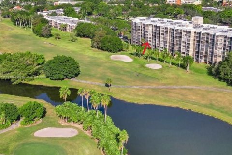 Condo in Weston, Florida, 2 bedrooms № 2154514 - photo 18